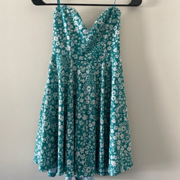 Strapless Blue and White Floral Dress Urban Outfitters - Picture 3 of 6